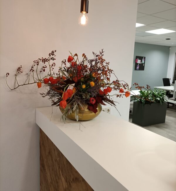 Zakelijke bloemen en groen